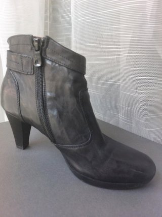 Stivaletto tronchetto nero