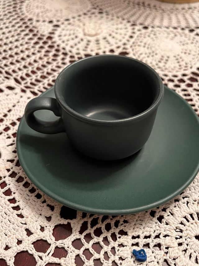 6 tazas de cafe verde oscuro