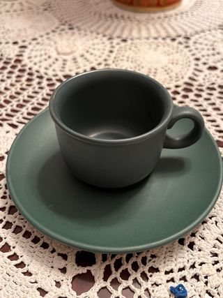 6 tazas de cafe verde oscuro