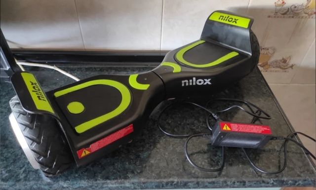 Patinete eléctrico nuevo coge buena velocidad.