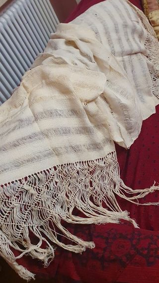 Stola in lana fatta a telaio