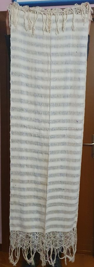 Stola in lana fatta a telaio