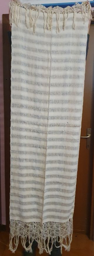 Stola in lana fatta a telaio