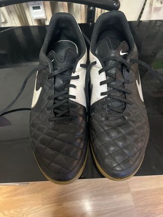 BOTAS DE FUTBOL SALA NIKE TIEMPO