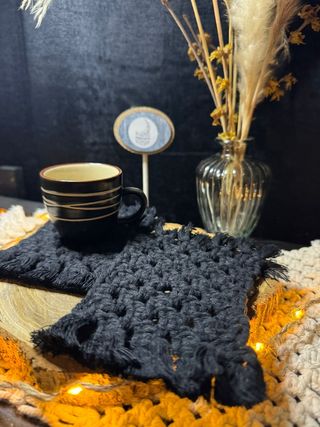 2 sottobicchieri neri macramé