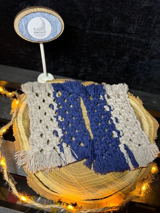 2 sottobicchieri grigi e blu macramé