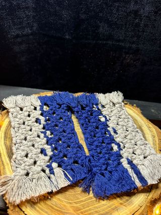 2 sottobicchieri grigi e blu macramé