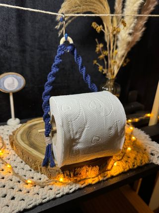 Porta carta igenica blu macramé