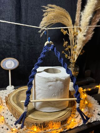 Porta carta igenica blu macramé