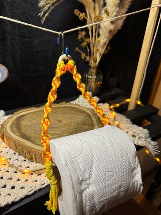 Porta carta igienica arancione e giallo macramé