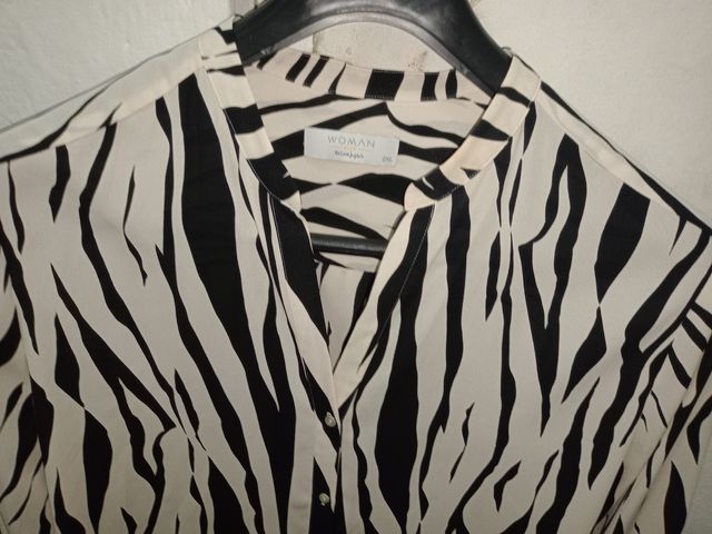 Camisa para mujer blanca negra.