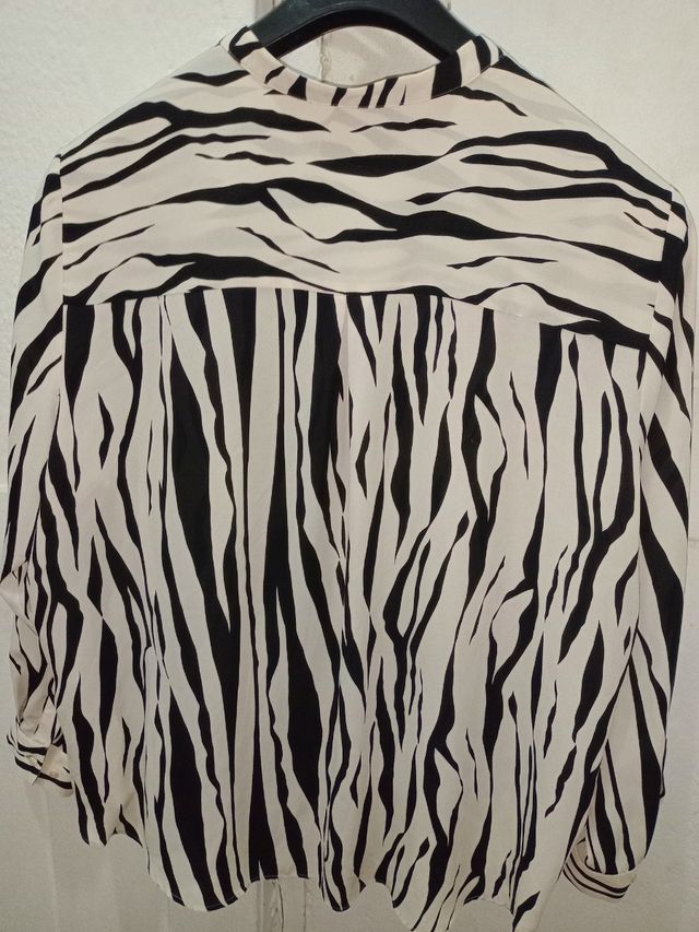 Camisa para mujer blanca negra.