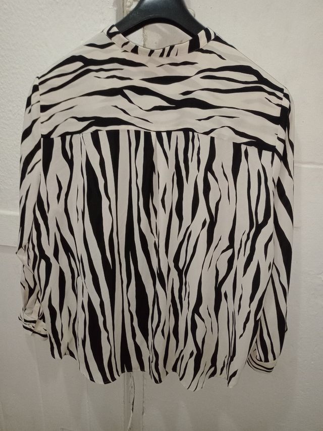 Camisa para mujer blanca negra.