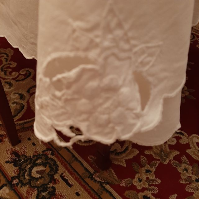 Tovaglia da 6 ricamata a mano