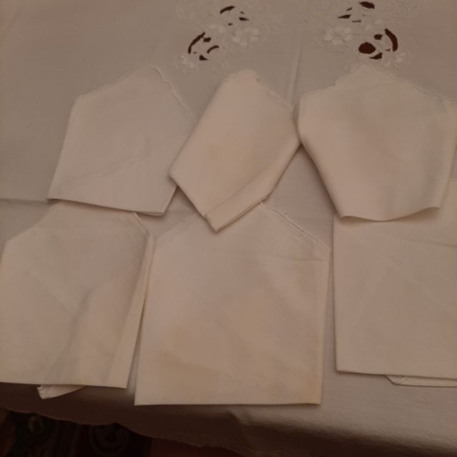 Tovaglia da 6 ricamata a mano