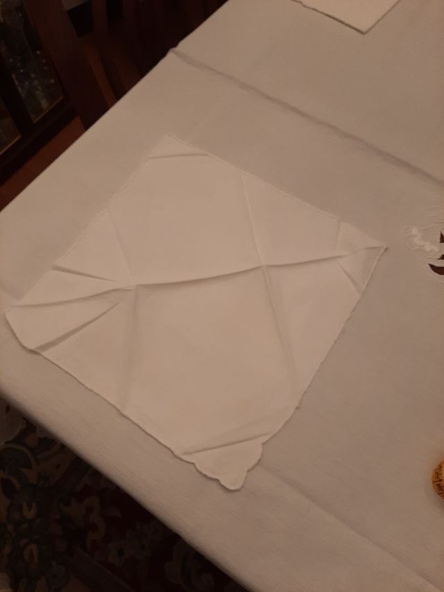 Tovaglia da 6 ricamata a mano