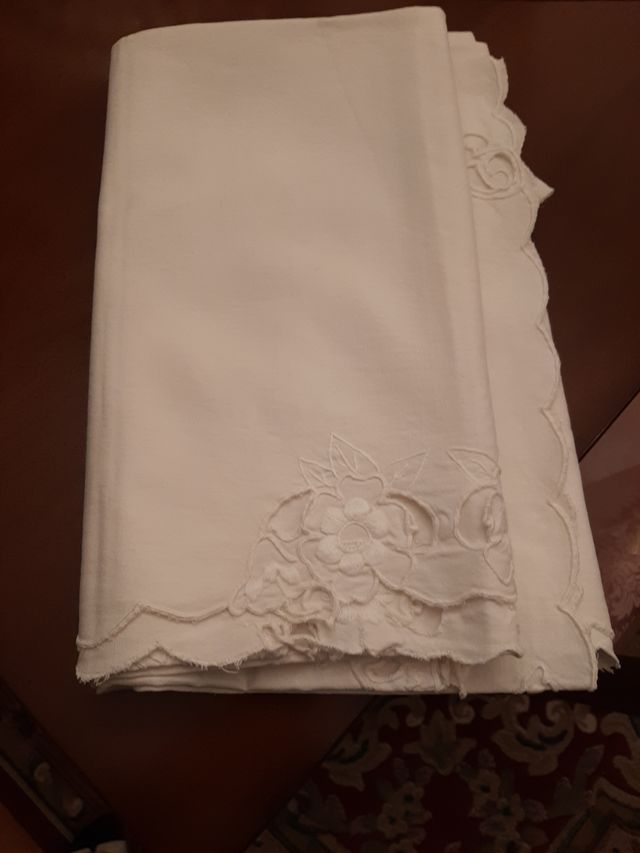 Tovaglia da 6 ricamata a mano