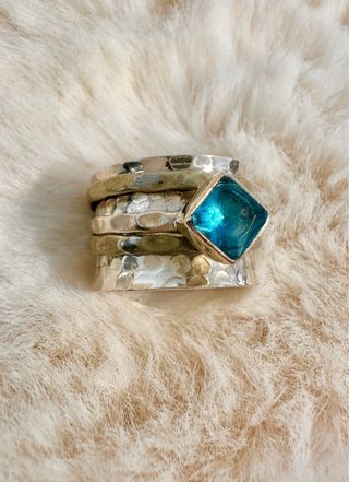 Anillo 2 con piedra topacio