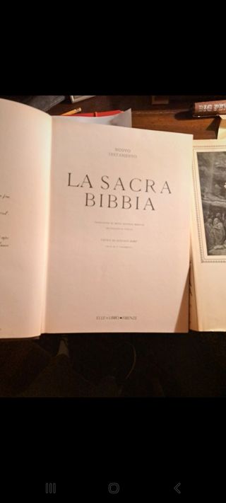 La sacra bibbia nuovo e antico  testamento