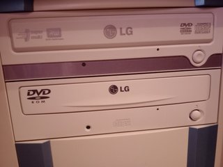 Componentes de ordenador, grabadora, cables