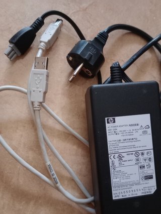 Componentes de ordenador, grabadora, cables