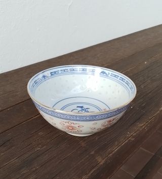 Ciotolina e due tazzine made in china con fiore