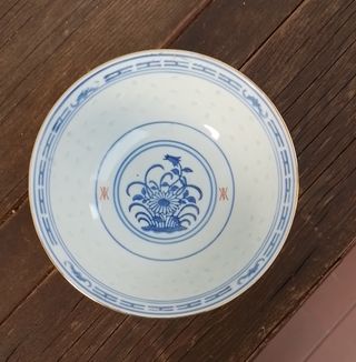 Ciotolina e due tazzine made in china con fiore