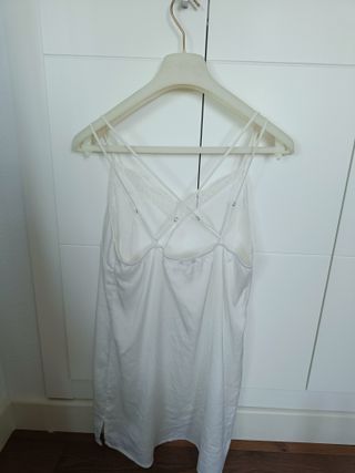 Camisón corto de novia preparativos de encaje