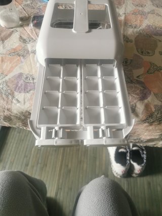Caja para hacer cubitos de hielo