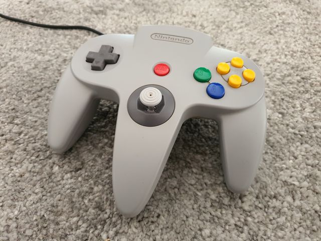 Nintendo 64 con mando y caja originales