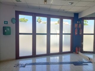 Puerta metal y cristal