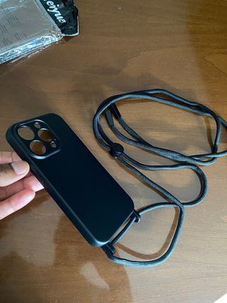 custodia cellulare iphone 15 pro con cordino nuovo