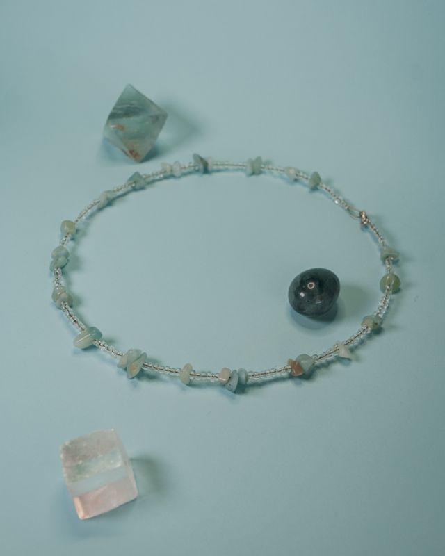 Collana con perline e cristalli