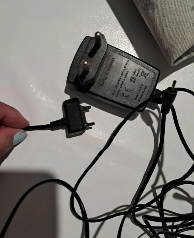 Cargador sony Ericsson aino