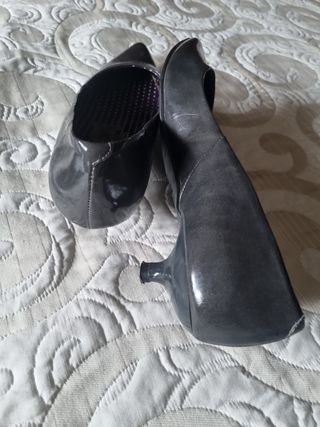 Zapatos tacón gris oscuro