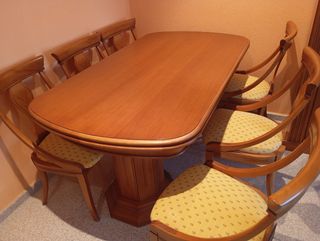 Mesa de comedor y sillas