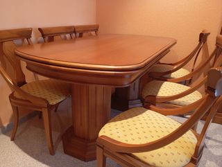 Mesa de comedor y sillas