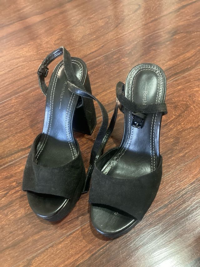 Tacones bershka