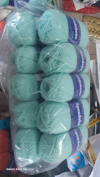 Dieci gomitoli misto lana