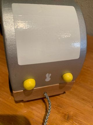 Camión y coches de madera con cuerda