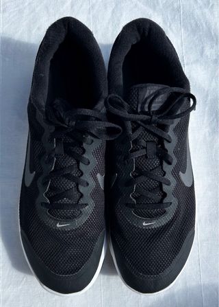 Zapatillas Nike negras.