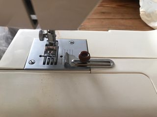 Maquina de coser, marca Victoria 270E