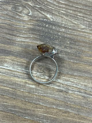 Anillo bañado en plata con adorno de citrino 