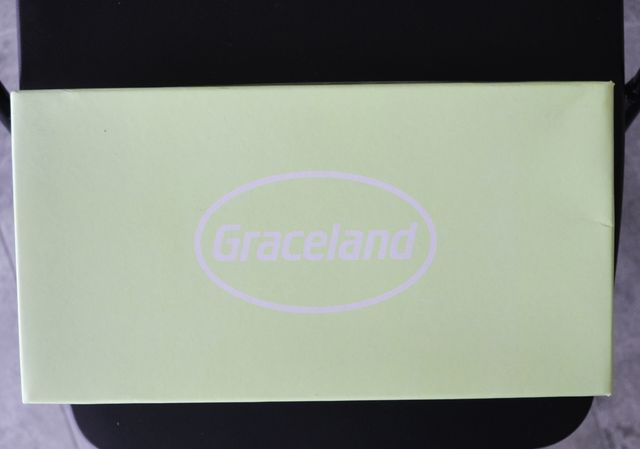 sandali neri con fiori e borchie