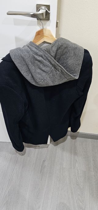 Chaqueta con capucha