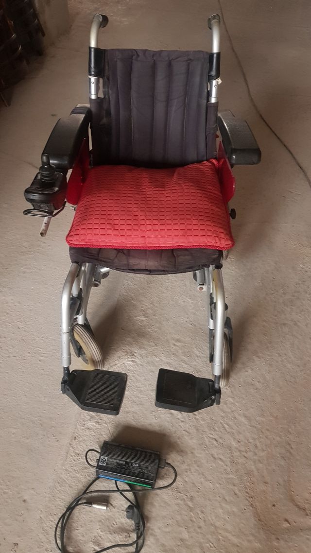 SILLA RUEDAS ELÉCTRICA