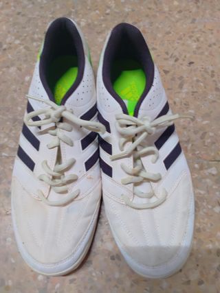 Zapatillas Adidas fútbol sala. Talla 42.