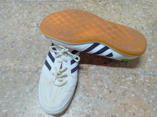 Zapatillas Adidas fútbol sala. Talla 42.