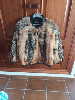 Chaqueta de piel de chacal  de espalda p