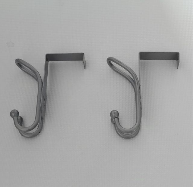 Par de colgadores puerta